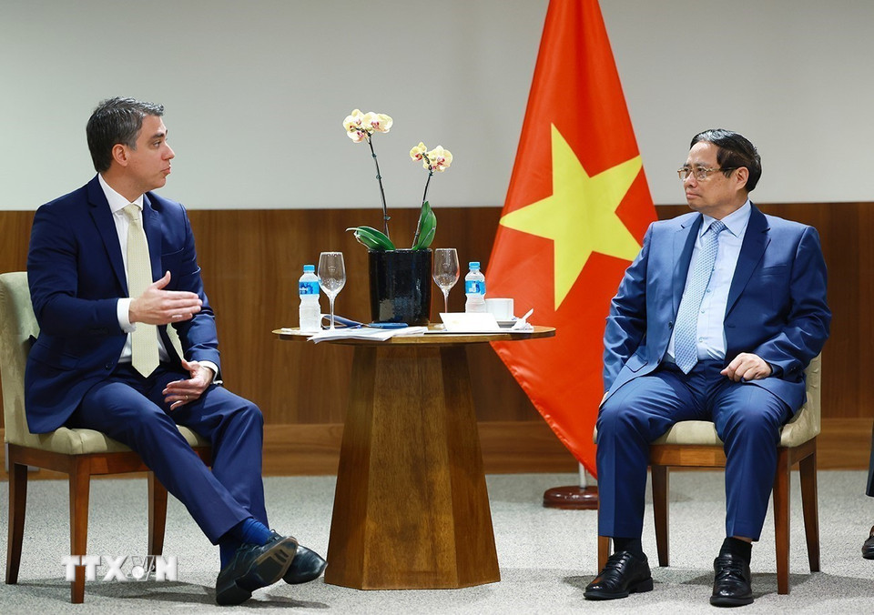 Thủ tướng Phạm Minh Chính tiếp ông Daniel Lopes, Phó Chủ tịch Tập đoàn FS, tập đoàn chuyên sản xuất ethanol từ ngô, đồng thời là một trong những nhà sản xuất nhiên liệu sinh học carbon thấp hàng đầu khu vực Mỹ Latinh. (Ảnh: Dương Giang/TTXVN)