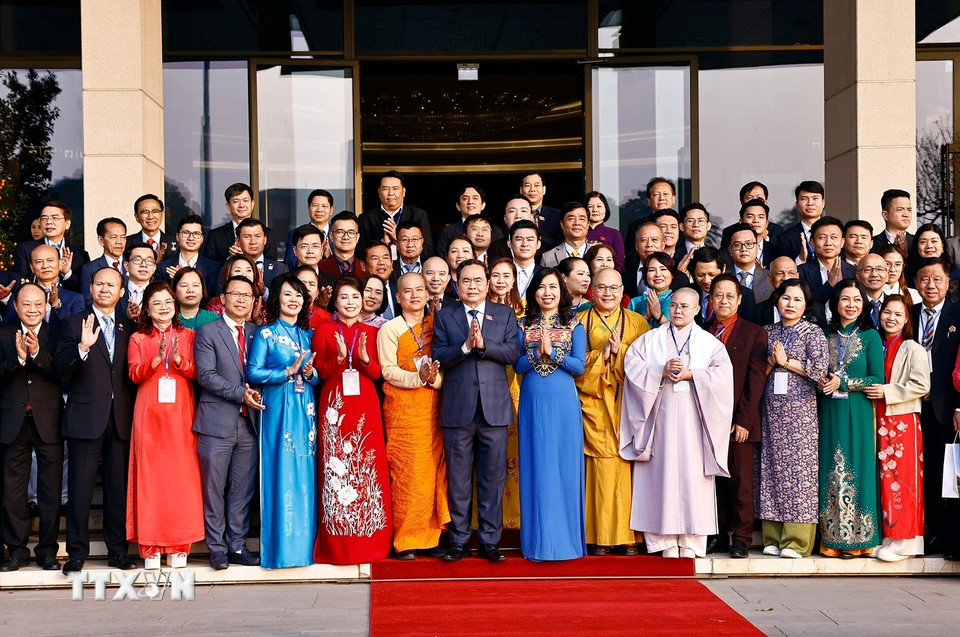 Chủ tịch Quốc hội Trần Thanh Mẫn với đại biểu.(Ảnh: Doãn Tấn/TTXVN)