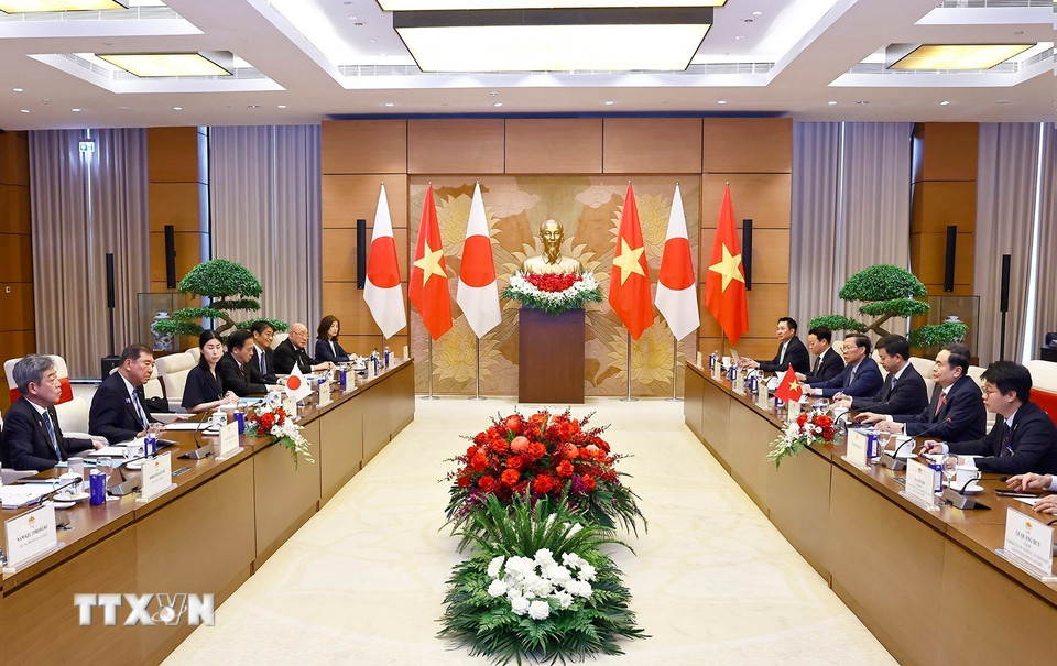 Chủ tịch Quốc hội Trần Thanh Mẫn hội kiến Thủ tướng Nhật Bản Ishiba Shigeru.(Ảnh: Doãn Tấn/TTXVN)