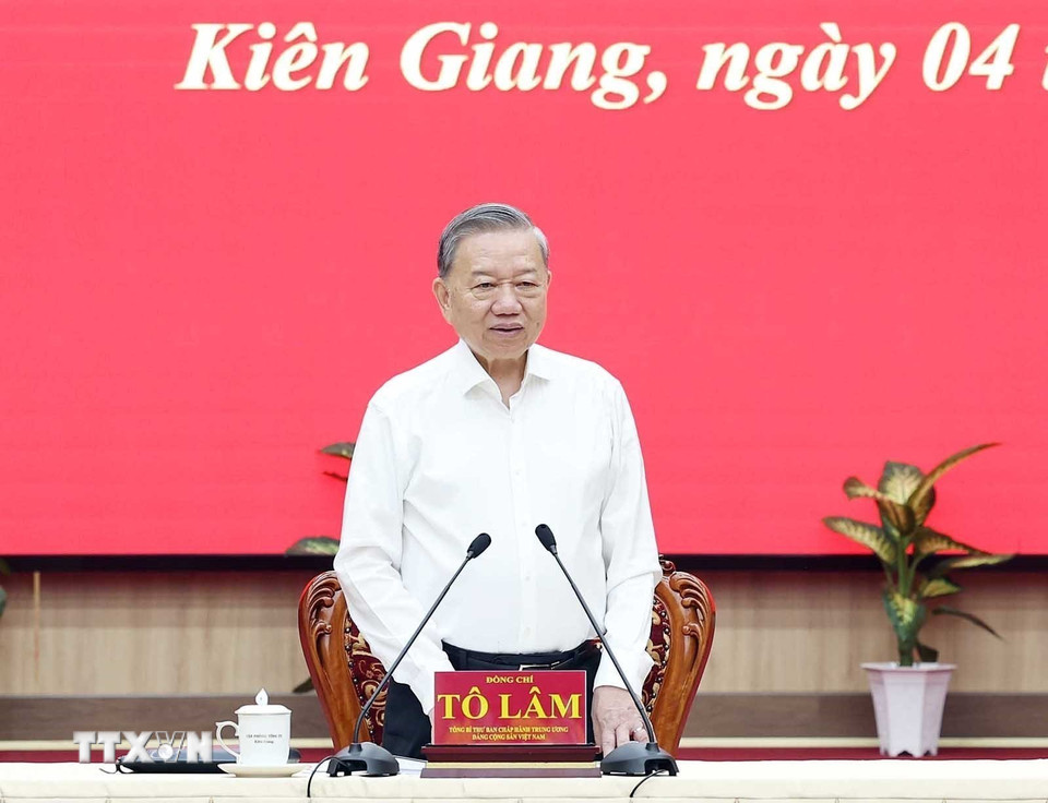 Tổng Bí thư Tô Lâm phát biểu chỉ đạo tại cuộc làm việc với Ban Thường vụ Tỉnh ủy Kiên Giang và Thường trực Tỉnh ủy An Giang. (Ảnh: Thống Nhất/TTXVN)