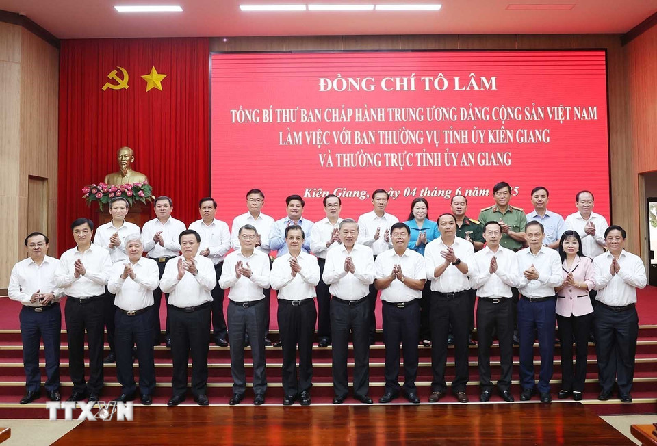 Tổng Bí thư Tô Lâm và các đại biểu. (Ảnh: Thống Nhất/TTXVN)