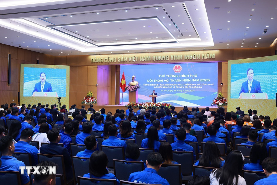 Thủ tướng Phạm Minh Chính phát biểu tại cuộc đối thoại với thanh niên Việt Nam năm 2025. (Ảnh: Dương Giang/TTXVN)