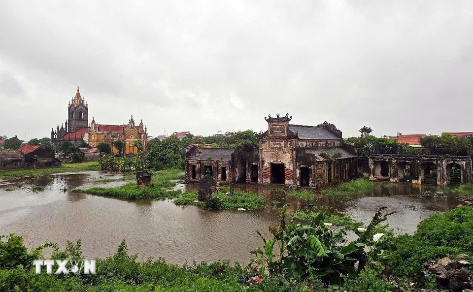 Một số vùng bị ngập tại xã Hải Tiến (Ninh Bình). (Ảnh: Thái Thuần/TTXVN)