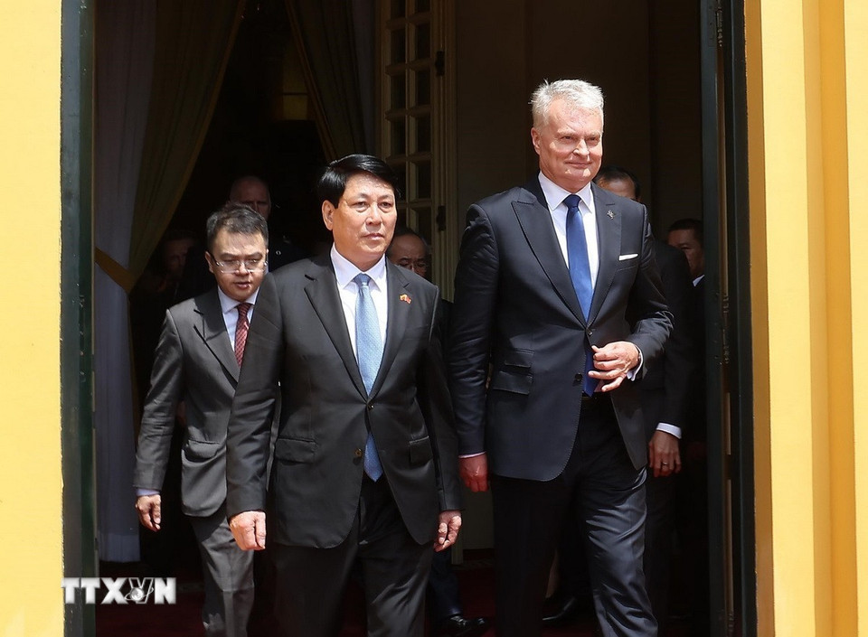 Chủ tịch nước Lương Cường và Tổng thống Litva Gitanas Nauseda. (Ảnh: Lâm Khánh/TTXVN)