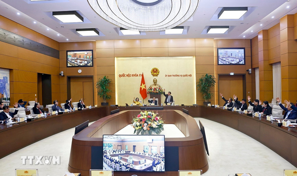 Ủy ban Thường vụ Quốc hội biểu quyết. (Ảnh: Doãn Tấn/TTXVN)