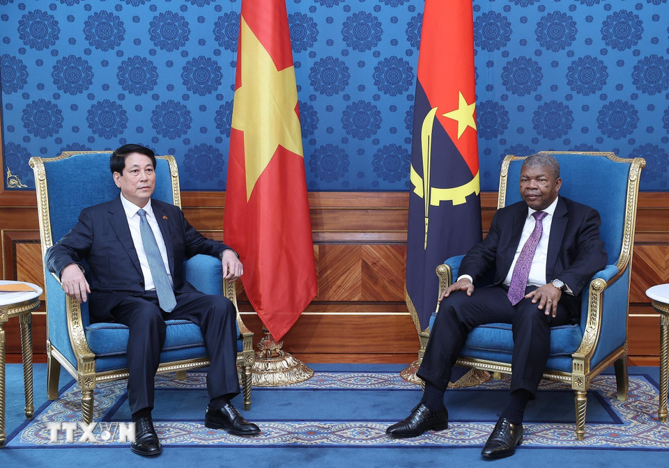 Chủ tịch nước Lương Cường và Tổng thống Angola João Manuel Gonçalves Lourenço hội đàm hẹp. (Ảnh: Lâm Khánh/TTXVN)