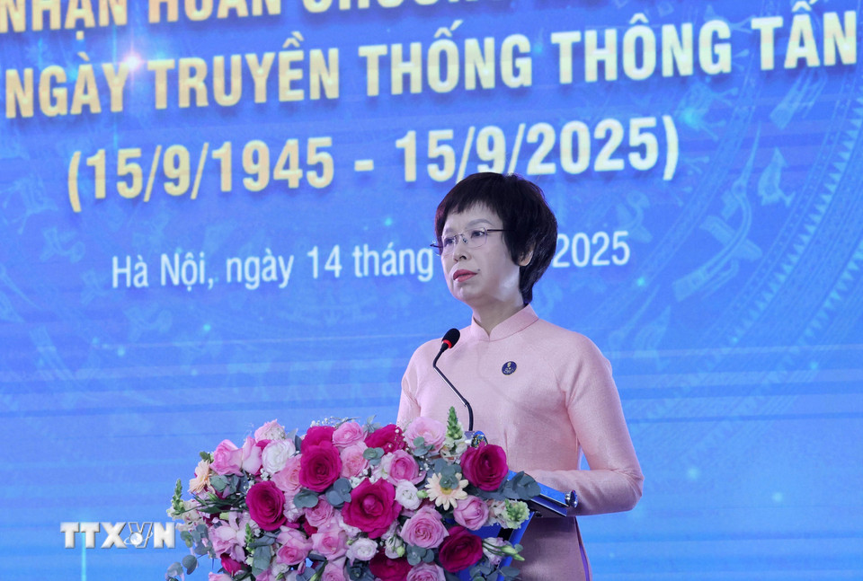 Đồng chí Vũ Việt Trang, Bí thư Đảng ủy, Tổng Giám đốc TTXVN đọc diễn văn kỷ niệm 80 năm Ngày truyền thống Thông tấn xã Việt Nam (15/9/1945-15/9/2025). (Ảnh: Lâm Khánh/TTXVN)