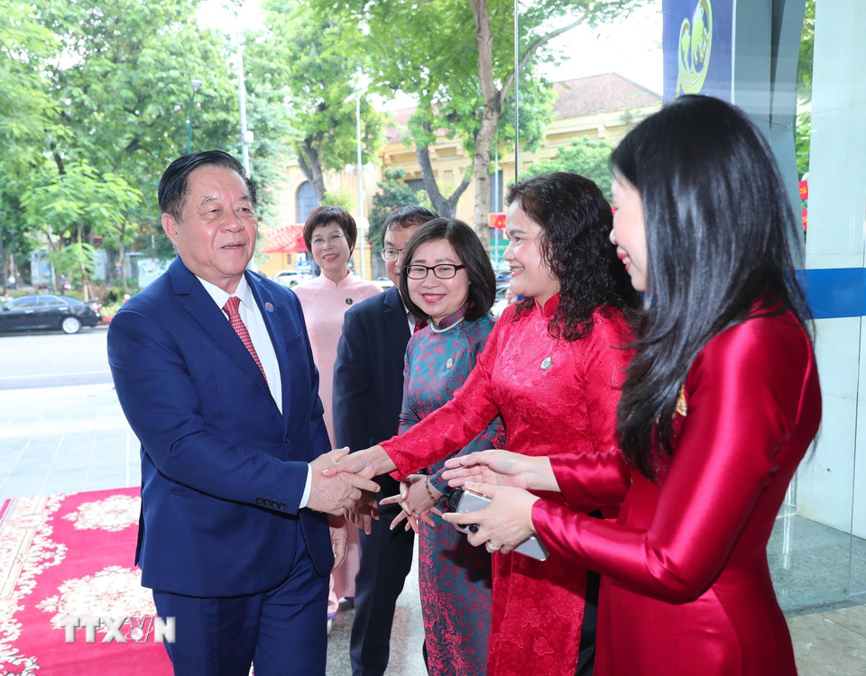 Đồng chí Nguyễn Trọng Nghĩa, Ủy viên Bộ Chính trị, Bí thư Trung ương Đảng, Trưởng Ban Tuyên giáo và Dân vận Trung ương đến dự Lễ kỷ niệm 80 năm Ngày truyền thống Thông tấn xã Việt Nam. (Ảnh: Trọng Đức/TTXVN)