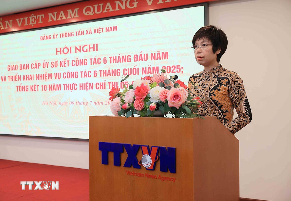 Đồng chí Vũ Việt Trang, Bí thư Đảng ủy, Tổng Giám đốc, Chủ tịch Liên Chi hội Nhà báo TTXVN phát biểu kết luận. (Ảnh: An Đăng/TTXVN)