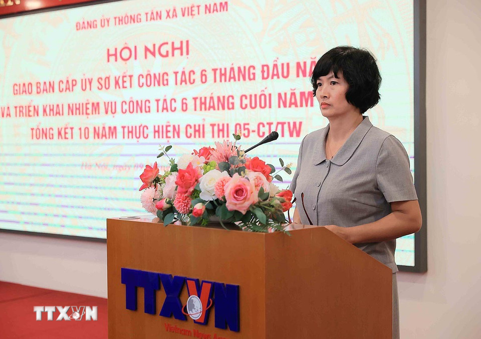 Đồng chí Vũ Thị Hương Thủy, Chánh văn phòng Đảng ủy TTXVN phát biểu.(Ảnh: An Đăng/TTXVN)