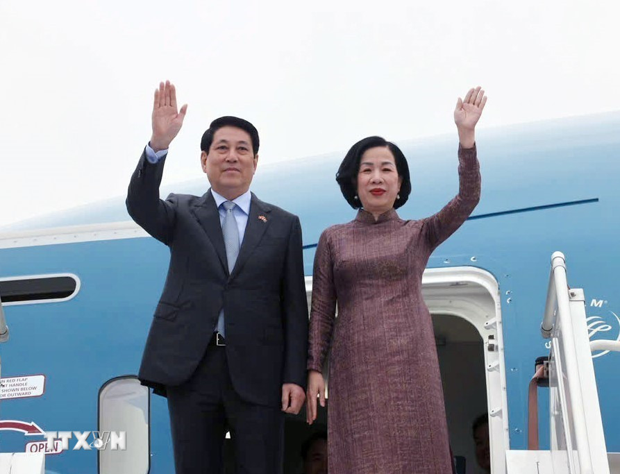 Chủ tịch nước Lương Cường và Phu nhân rời thủ đô Luanda về nước, kết thúc tốt đẹp chuyến thăm cấp Nhà nước tới Angola. (Ảnh: Lâm Khánh/TTXVN)