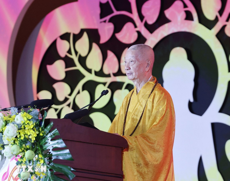 Đức Trưởng lão Hòa thượng Thích Trí Quảng, Pháp chủ Hội đồng Chứng minh Giáo hội Phật giáo Việt Nam trình bày thông điệp Vesak 2025. (Ảnh: Lâm Khánh/TTXVN)