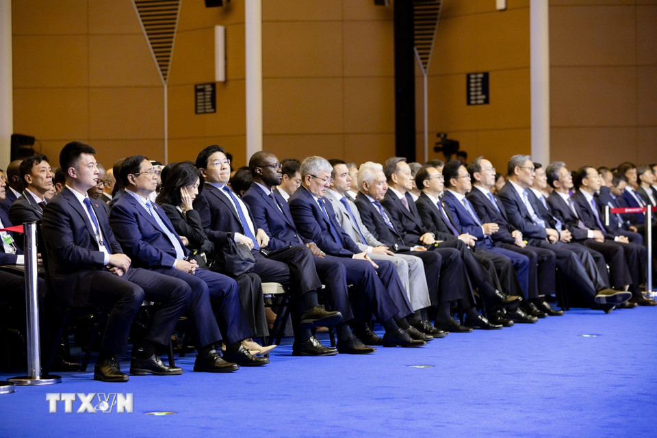 Thủ tướng Phạm Minh Chính và các đại biểu tham dự Phiên khai mạc Hội nghị thường niên các nhà tiên phong lần thứ 16 của Diễn đàn Kinh tế Thế giới (WEF 16 Thiên Tân 2025). (Ảnh: Dương Giang/TTXVN)