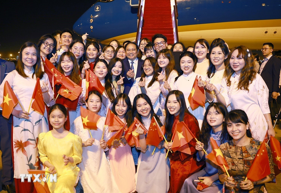 Lễ tiễn Thủ tướng Phạm Minh Chính kết thúc chuyến tham dự Hội nghị WEF 16 Thiên Tân và làm việc tại Trung Quốc. (Ảnh: Dương Giang/TTXVN)