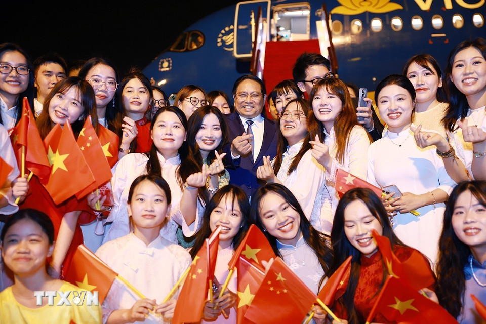 Lễ tiễn Thủ tướng Phạm Minh Chính kết thúc chuyến tham dự Hội nghị WEF 16 Thiên Tân và làm việc tại Trung Quốc. (Ảnh: Dương Giang/TTXVN)