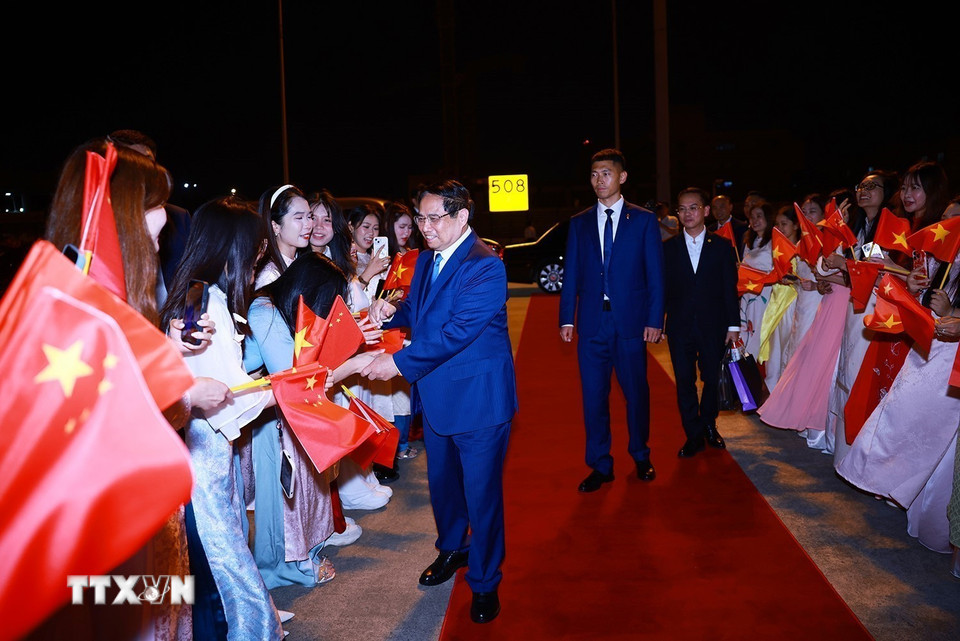 Lễ tiễn Thủ tướng Phạm Minh Chính kết thúc chuyến tham dự Hội nghị WEF 16 Thiên Tân và làm việc tại Trung Quốc. (Ảnh: Dương Giang/TTXVN)