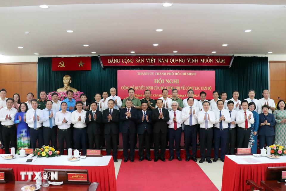 Các đại biểu chụp hình lưu niệm tại Hội nghị. (Ảnh: Tiến Lực/TTXVN)