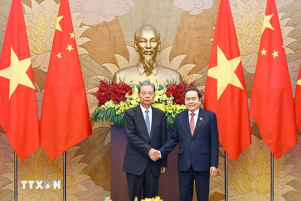 Chủ tịch Quốc hội Trần Thanh Mẫn đón Ủy viên trưởng Nhân đại toàn quốc Trung Quốc Triệu Lạc Tế. (Ảnh: Doãn Tấn/TTXVN)