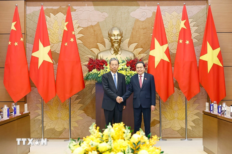 Chủ tịch Quốc hội Trần Thanh Mẫn đón Ủy viên trưởng Nhân đại toàn quốc Trung Quốc Triệu Lạc Tế. (Ảnh: Doãn Tấn/TTXVN)