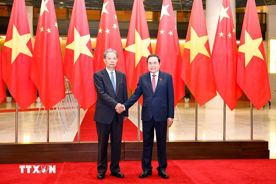 Chủ tịch Quốc hội Trần Thanh Mẫn đón Ủy viên trưởng Nhân đại toàn quốc Trung Quốc Triệu Lạc Tế. (Ảnh: Doãn Tấn/TTXVN)