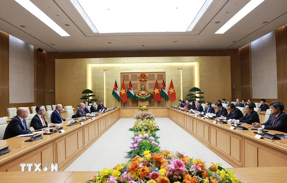 Thủ tướng Phạm Minh Chính hội kiến Quốc vương Jordan Abdullah II Ibn Al Hussein. (Ảnh: Dương Giang/TTXVN)