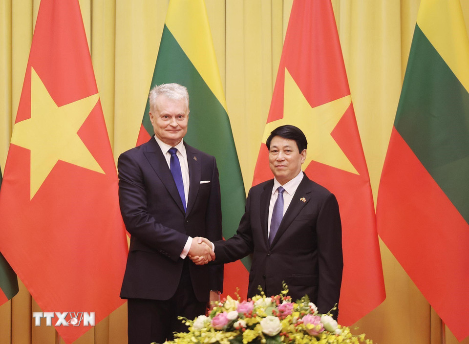 Chủ tịch nước Lương Cường với Tổng thống Litva Gitanas Nauseda. (Ảnh: Lâm Khánh/TTXVN)