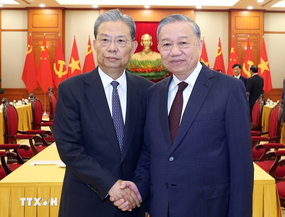 Tổng Bí thư Tô Lâm và Ủy viên trưởng Nhân đại toàn quốc Trung Quốc Triệu Lạc Tế. (Ảnh: Thống Nhất/TTXVN)