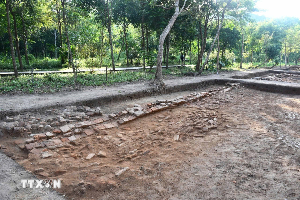 Con đường này có cấu trúc mặt cắt ngang rộng phủ bì 9m, lòng đường rộng 7,9m. Bề mặt đường bằng phẳng, cấu tạo từ cát sỏi và gạch vụn được đầm chặt, có độ dày từ 0,15 - 0,2m.(Ảnh: Đàn Hữu Trung/TTXVN)