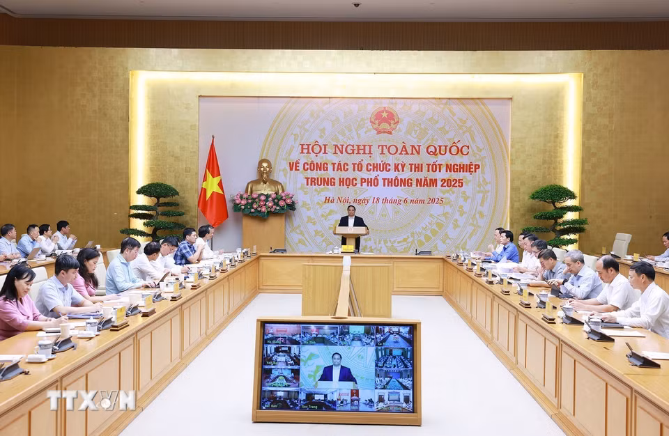Thủ tướng Phạm Minh Chính chủ trì Hội nghị toàn quốc về công tác tổ chức Kỳ thi tốt nghiệp Trung học phổ thông năm 2025. (Ảnh: Dương Giang/TTXVN)