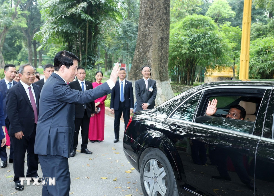 Chủ tịch nước Lương Cường và Tổng thống Sri Lanka Anura Kumara Dissanayaka. (Ảnh: Lâm Khánh/TTXVN)