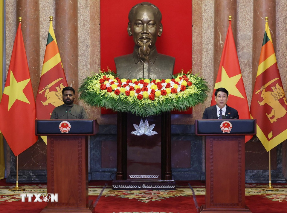 Chủ tịch nước Lương Cường và Tổng thống Sri Lanka Anura Kumara Dissanayaka tại cuộc gặp gỡ báo chí. (Ảnh: Lâm Khánh/TTXVN)