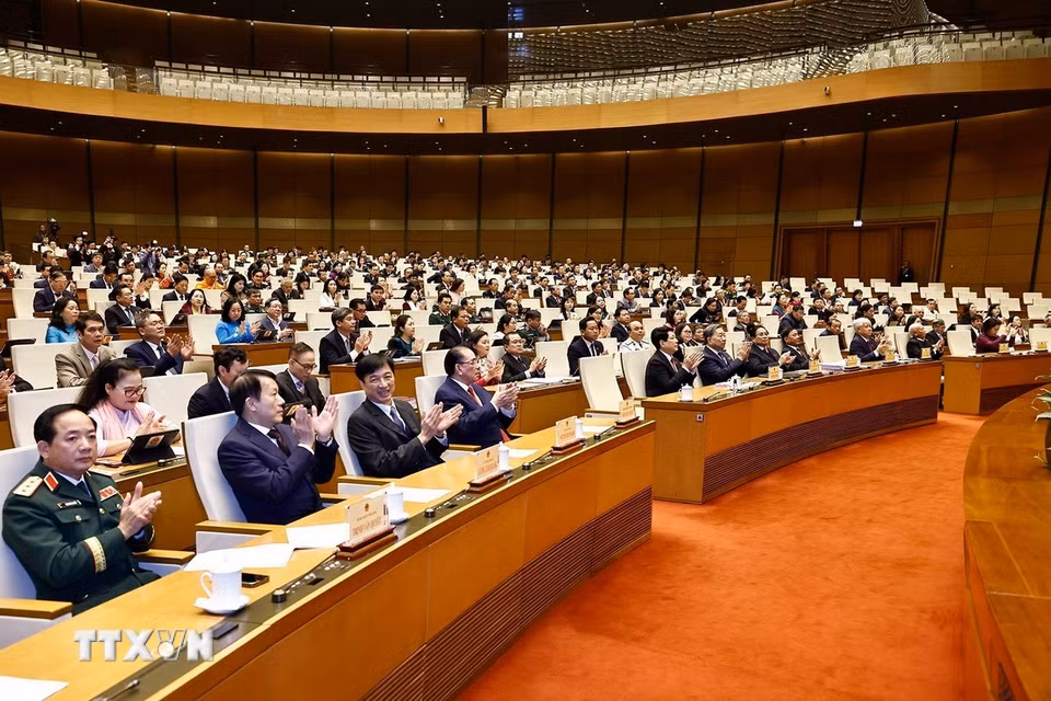 Tổng Bí thư Tô Lâm và các đồng chí lãnh đạo, nguyên lãnh đạo Đảng, Nhà nước và đại biểu Quốc hội dự khai mạc kỳ họp. (Ảnh: Doãn Tấn/TTXVN)