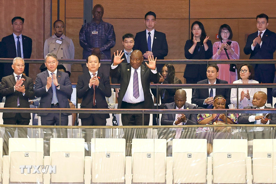 Tổng thống Cộng hòa Nam Phi Matamela Cyril Ramaphosa và đại biểu dự phiên họp toàn thể của Quốc hội. (Ảnh: Doãn Tấn/TTXVN)