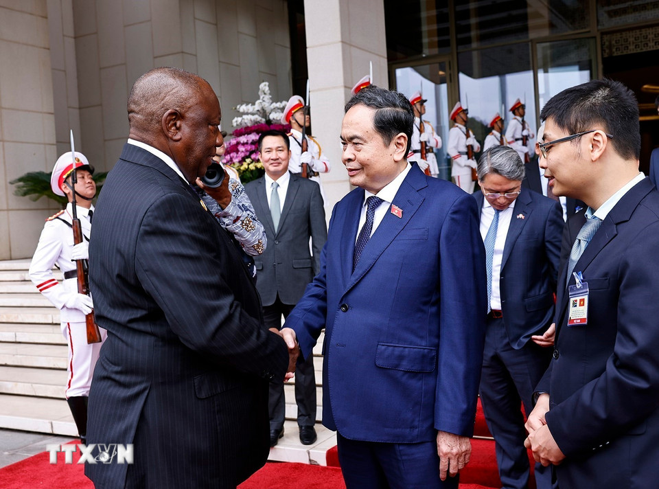 Chủ tịch Quốc hội Trần Thanh Mẫn với Tổng thống Cộng hòa Nam Phi Matamela Cyril Ramaphosa.(Ảnh: Doãn Tấn/TTXVN)