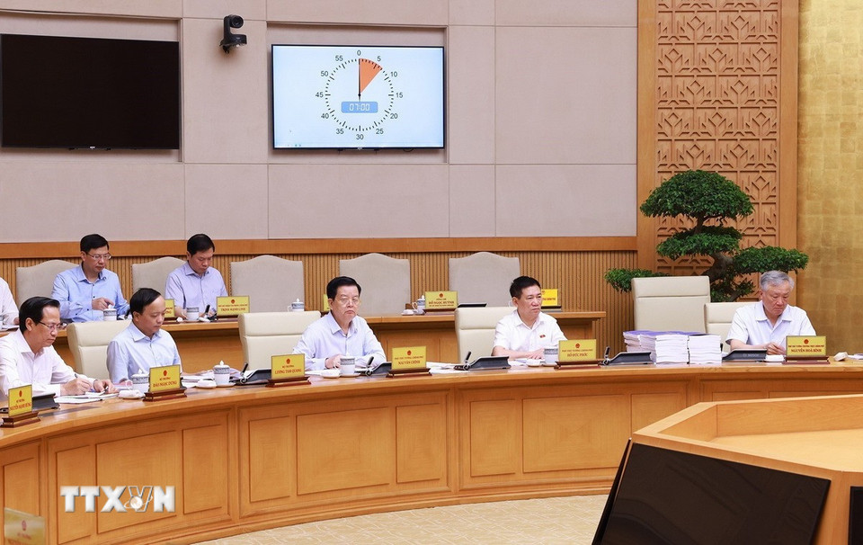 Các Phó Thủ tướng và thành viên Chính phủ tham dự cuộc họp. (Ảnh: Dương Giang/TTXVN)