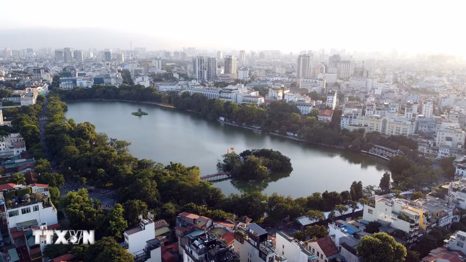 Hồ Hoàn Kiếm ngày nay. (Ảnh: TTXVN)