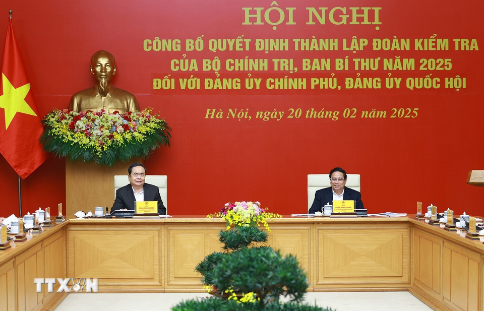 Thủ tướng Phạm Minh Chính và Chủ tịch Quốc hội Trần Thanh Mẫn chủ trì hội nghị. (Ảnh: Dương Giang/TTXVN)
