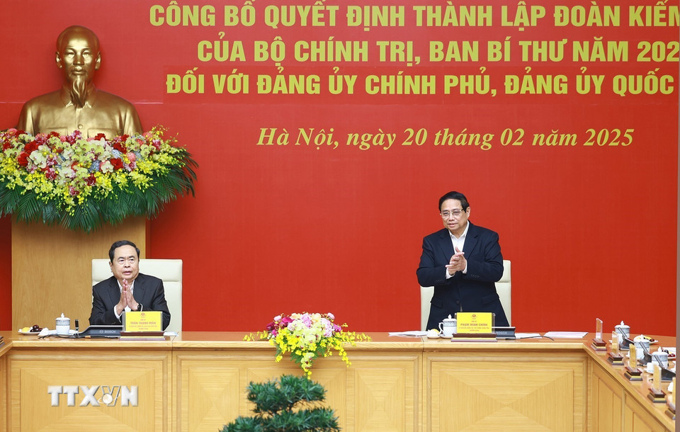 Thủ tướng Phạm Minh Chính và Chủ tịch Quốc hội Trần Thanh Mẫn đồng chủ trì hội nghị. (Ảnh: Dương Giang/TTXVN)