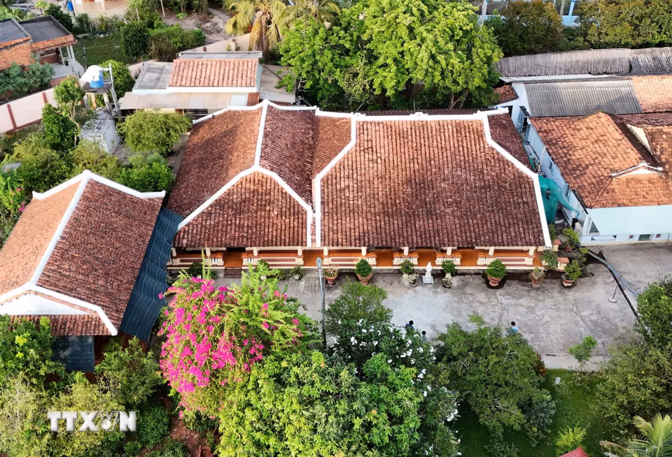 Nhà thờ cổ họ Lê ở ấp Thạnh Lợi, xã Đức Tân, huyện Tân Trụ, tỉnh Long An được xây cất từ những năm đầu thế kỷ 20, đến nay được con cháu gìn giữ còn nguyên vẹn. (Ảnh: Hồng Đạt/TTXVN)