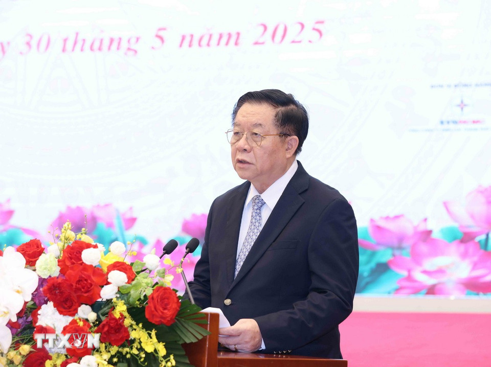 Đồng chí Nguyễn Trọng Nghĩa, Uỷ viên Bộ Chính trị, Bí thư Trung ương Đảng, Trưởng Ban Tuyên giáo và Dân vận Trung ương phát biểu tại hội thảo. (Ảnh: Phương Hoa/TTXVN)