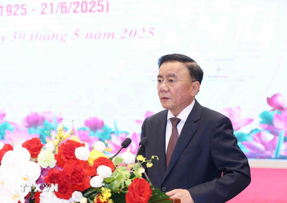 Đồng chí Trần Cẩm Tú, Uỷ viên Bộ Chính trị, Thường trực Ban Bí thư phát biểu khai mạc hội thảo. (Ảnh: Phương Hoa/TTXVN)