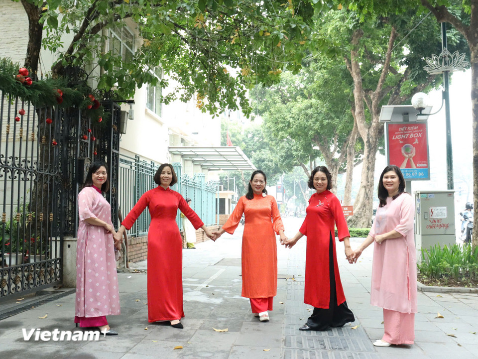 Công đoàn Trung tâm Hợp tác quốc tế Thông tấn (VNA8) hưởng ứng Tuần lễ áo dài.