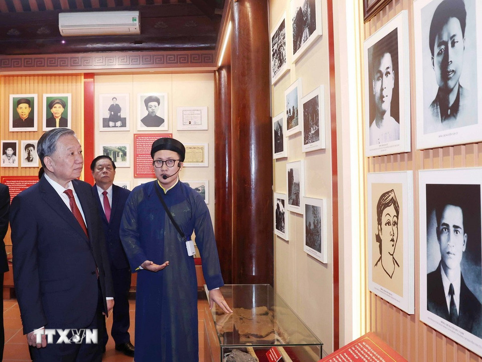Tổng Bí thư Tô Lâm thăm Khu lưu niệm Tổng Bí thư Nguyễn Văn Cừ (phường Phù Khê, thành phố Từ Sơn, tỉnh Bắc Ninh). (Ảnh: Thống Nhất/TTXVN)