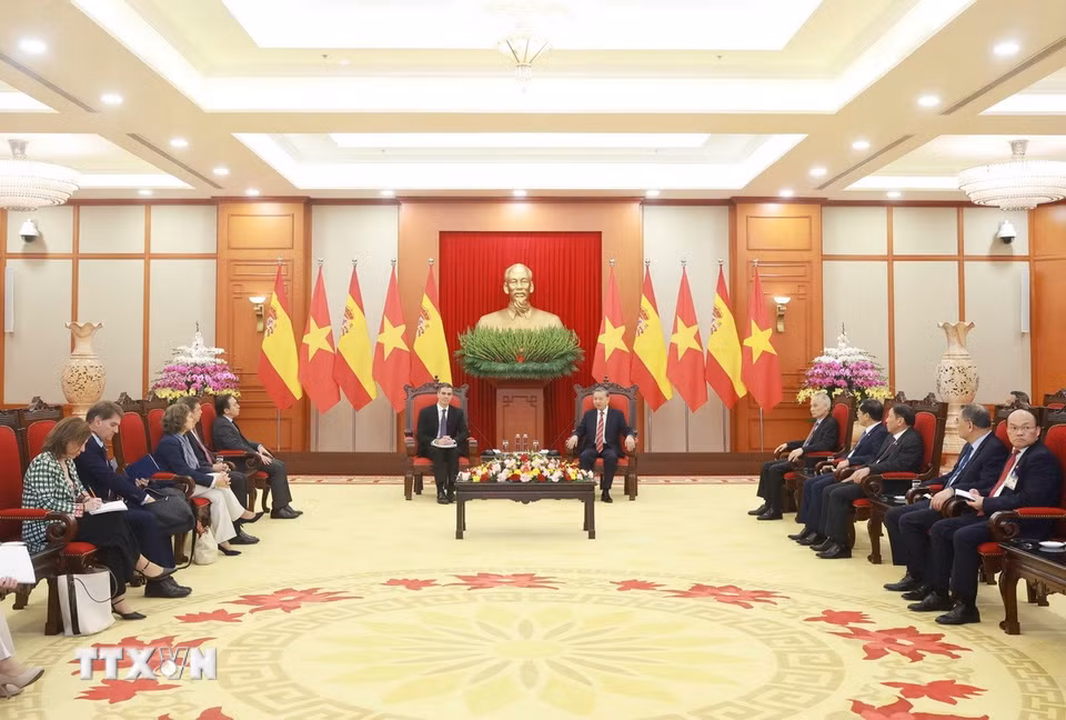 Tổng Bí thư Tô Lâm tiếp Thủ tướng Tây Ban Nha Pedro Sánchez. (Ảnh: Thống Nhất/TTXVN)