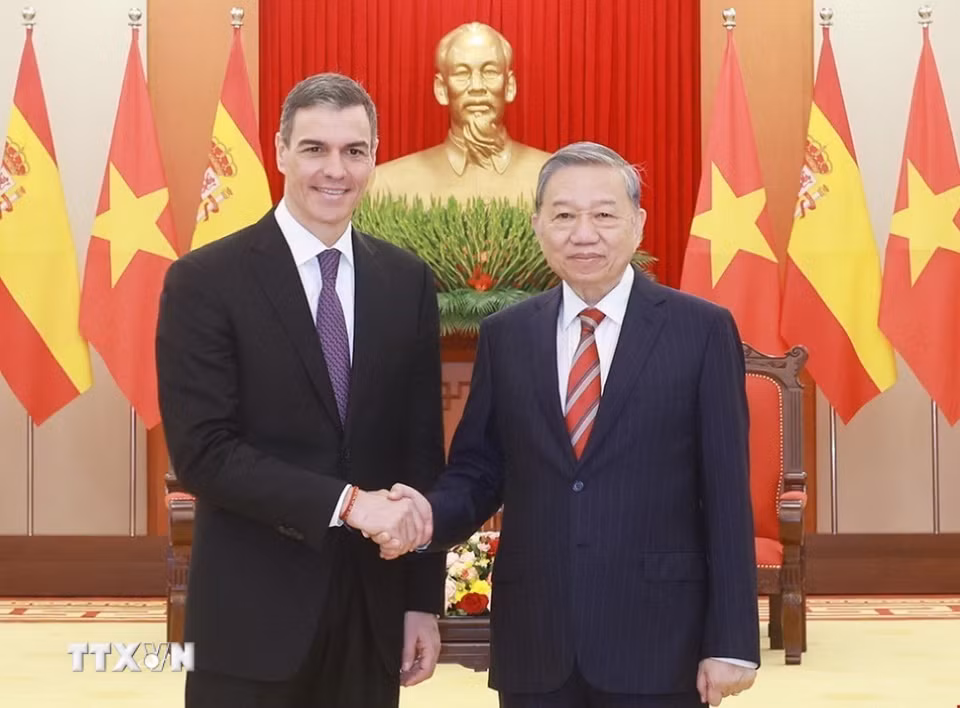 Tổng Bí thư Tô Lâm tiếp Thủ tướng Tây Ban Nha Pedro Sánchez. (Ảnh: Thống Nhất/TTXVN)