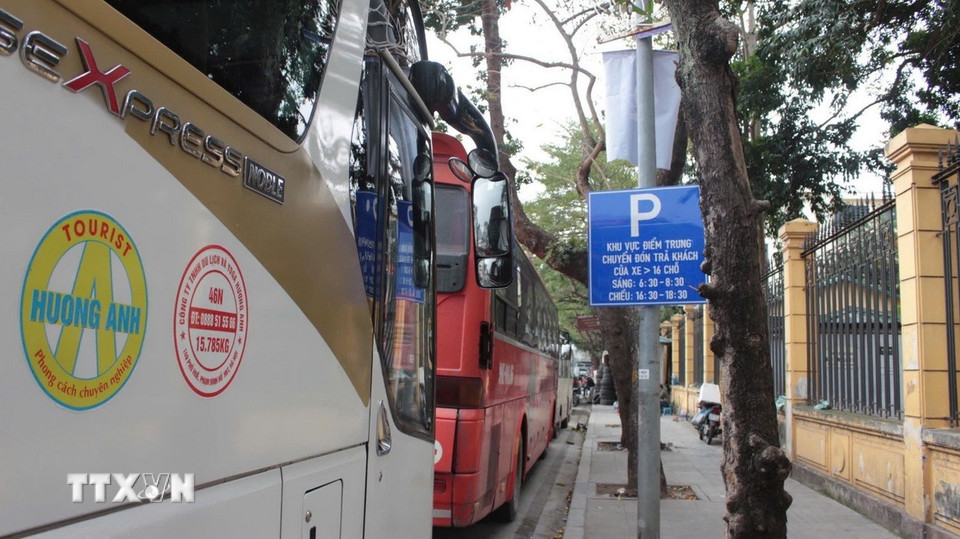 Điểm trung chuyển trên phố Trần Nhật Duật. (Ảnh: Tú Anh/TTXVN phát)