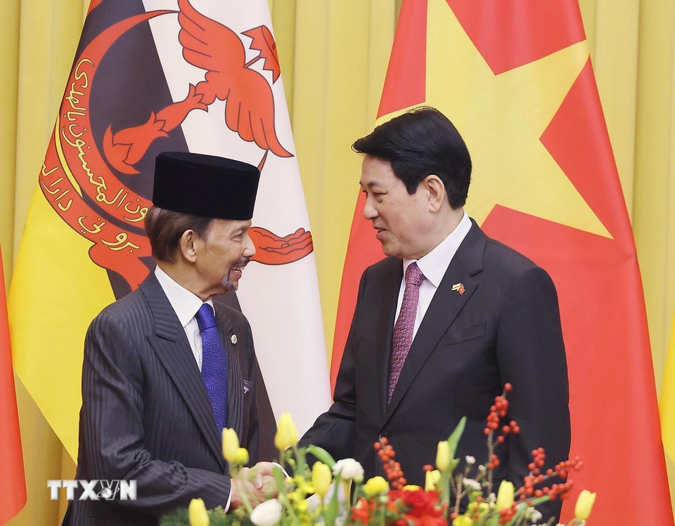 Chủ tịch nước Lương Cường và Quốc vương Brunei Darussalam Haji Hassanal Bolkiah. (Ảnh: Lâm Khánh/TTXVN)