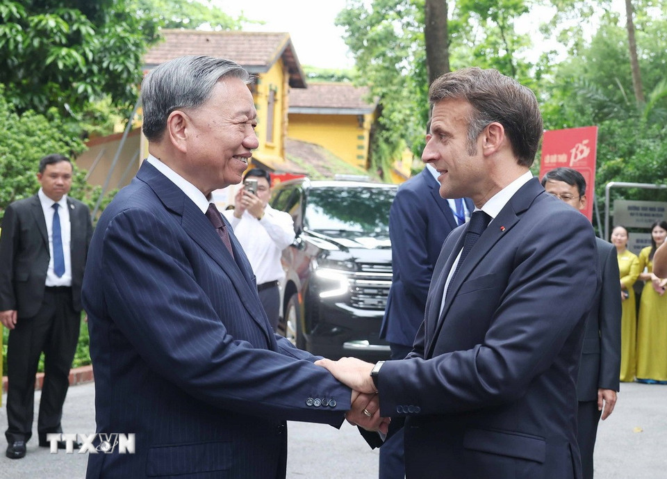 Tổng Bí thư Tô Lâm và Tổng thống Pháp Emmanuel Macron. (Ảnh: Thống Nhất/TTXVN)