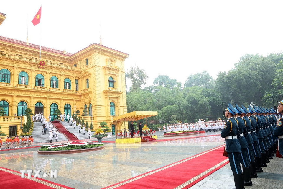 Lễ đón Tổng thống Hungary Sulyok Tamas và Phu nhân thăm chính thức Việt Nam. (Ảnh: Lâm Khánh/TTXVN)