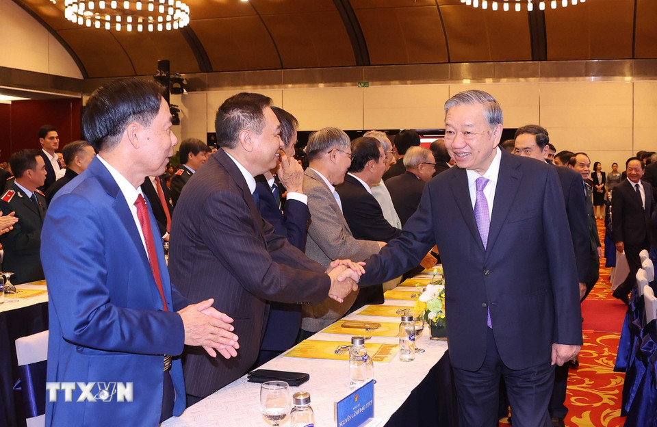 Tổng Bí thư Tô Lâm và các đại biểu tham dự lễ kỷ niệm. (Ảnh: Văn Điệp/TTXVN)